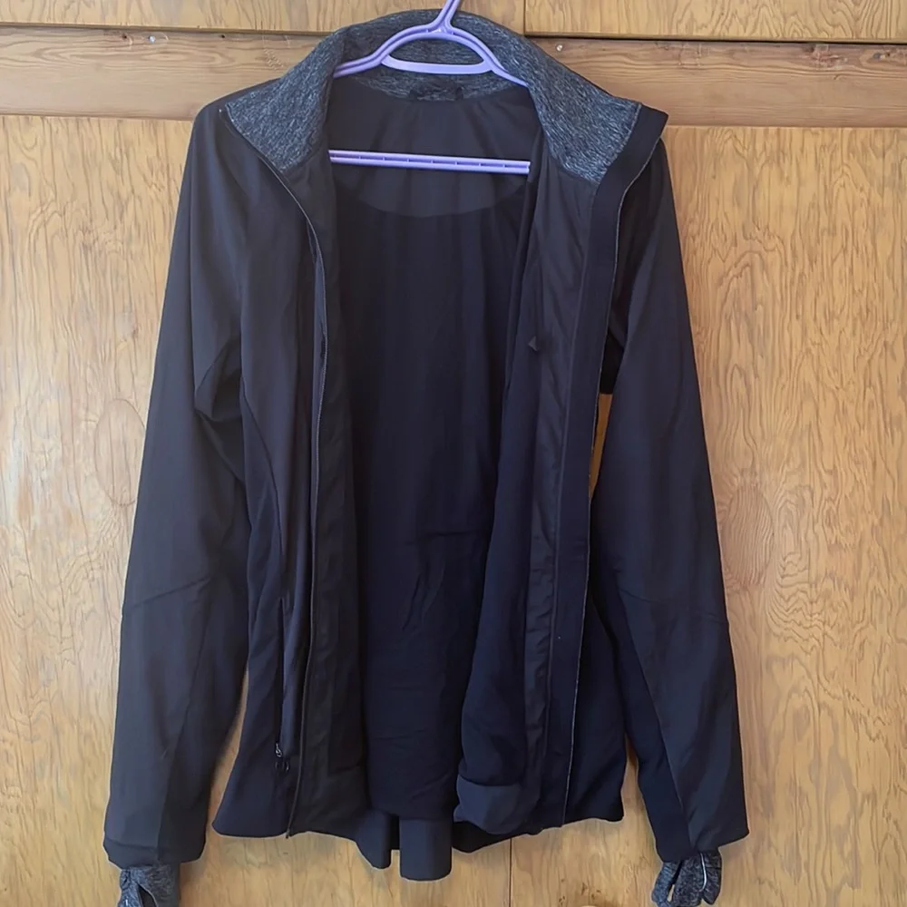 Lululemon ahead of the curve jacket - Picture 5 of 5